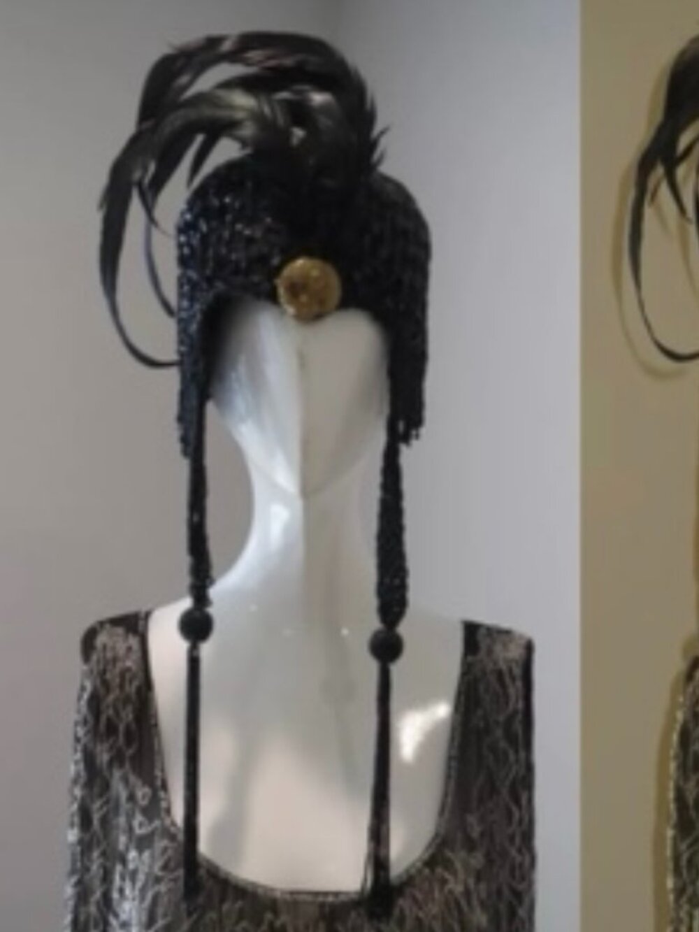 ✨ Authentic 1920s Beaded Flapper Hat with Feathers & Tassels ✨ - Picture 2 of 4